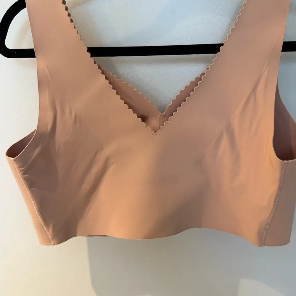 Seamless Nude Bra - Picture 3 of 4